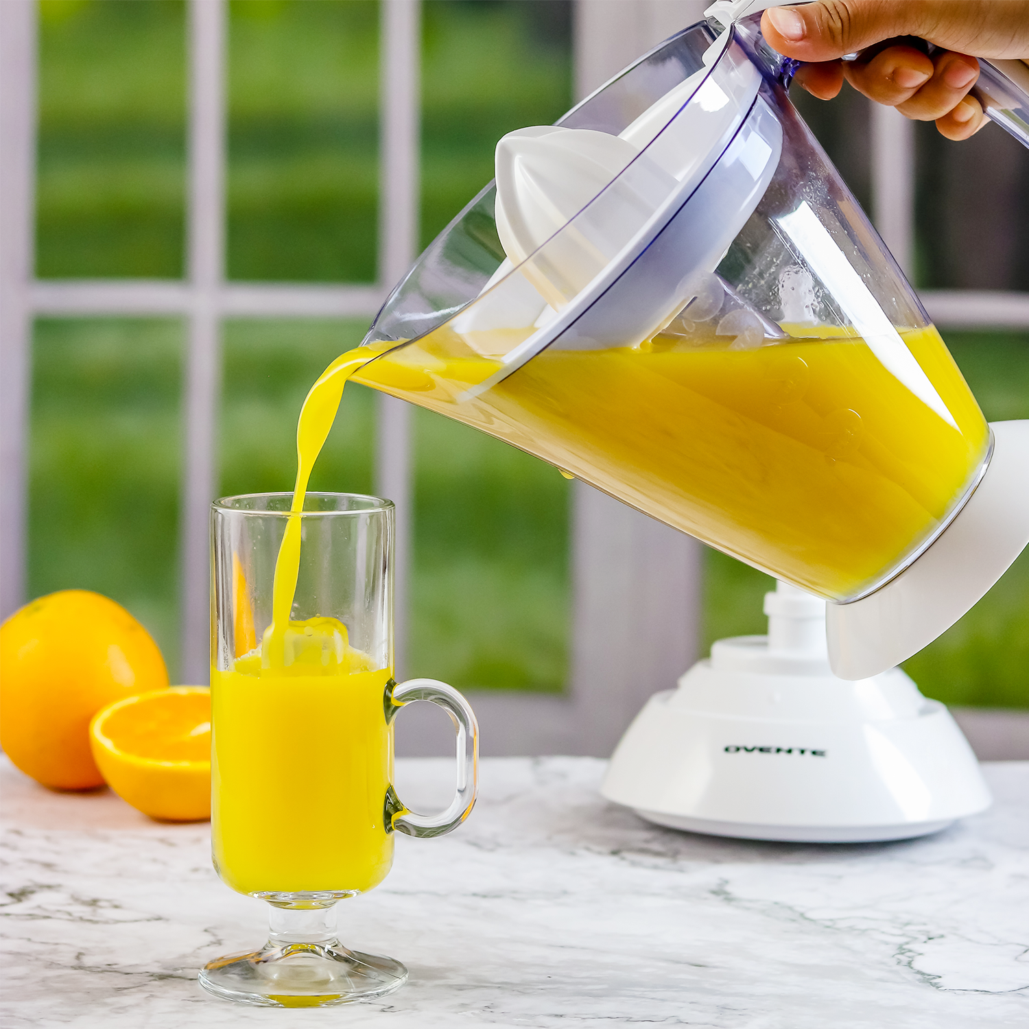 Ovente 34-oz Electric Citrus Juicer with 2 Auto-Reversing Cones JE1034W