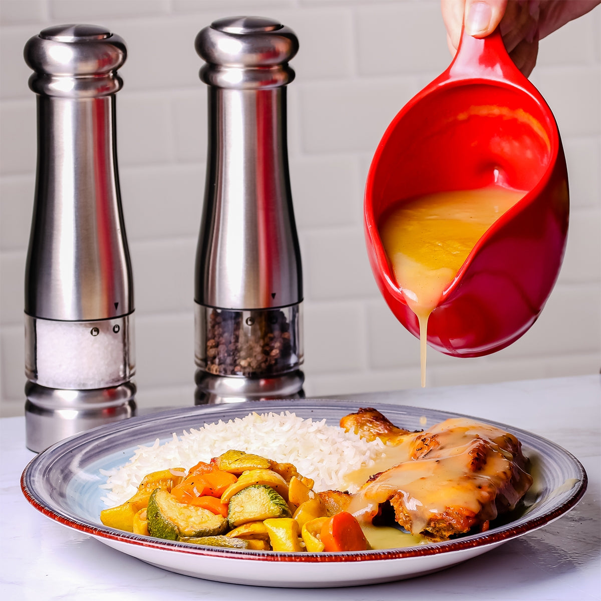 Ovente Electric Gravy Boat Warmer & 16oz Ceramic Bowl FW177833R