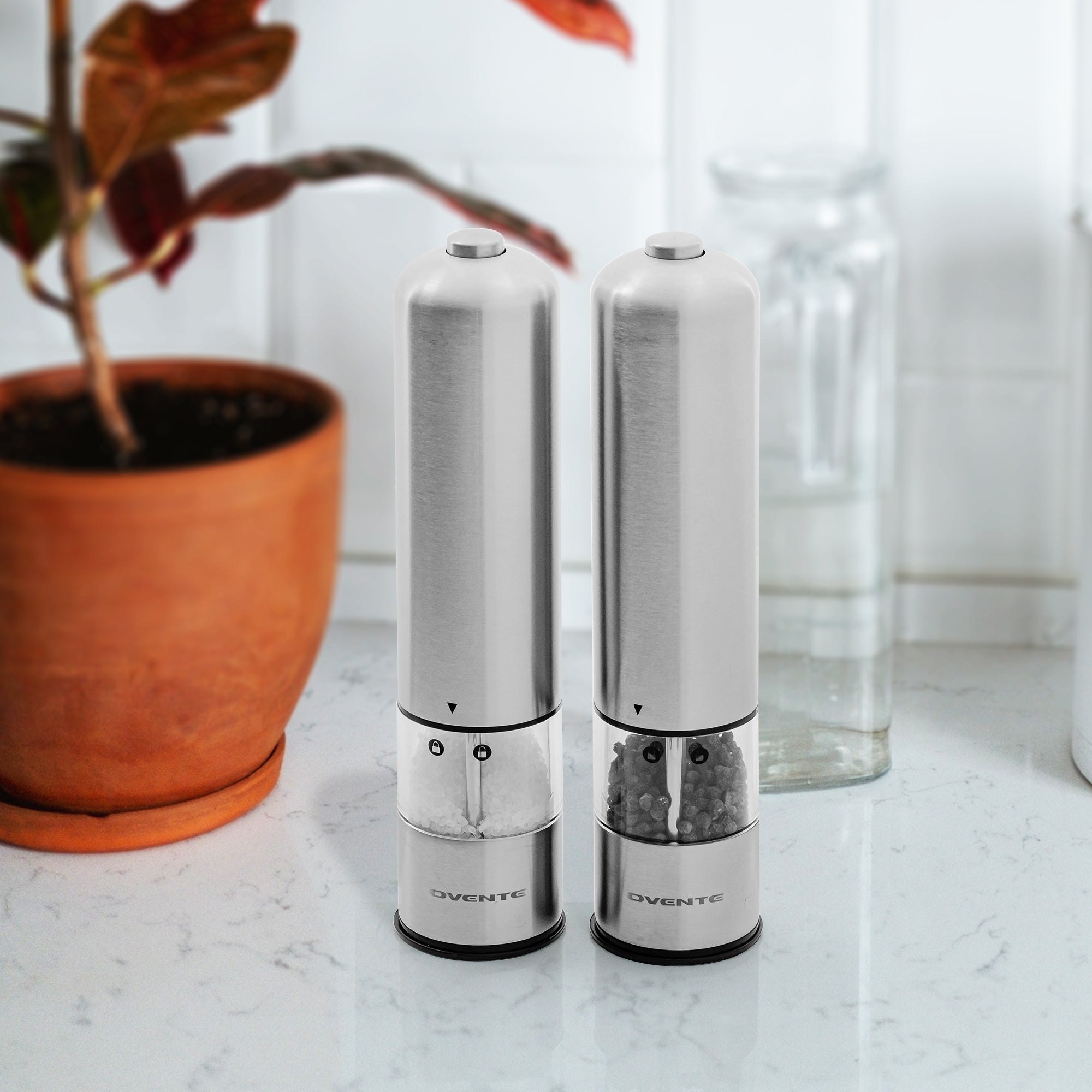 Ovente Electric Stainless Steel Salt and Pepper Grinder Set with Ceramic Blades SPD112S